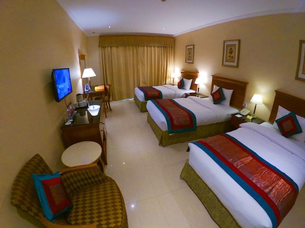 La Quinta By Wyndham Dubai Jumeirah Exterior photo